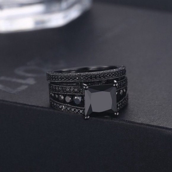 NEW Black Gray Gothic Engagement Ring Set - Picture 9 of 9